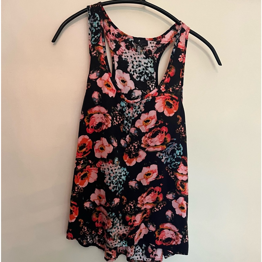 Hi Low racer back floral sleeveless top. Size 10.